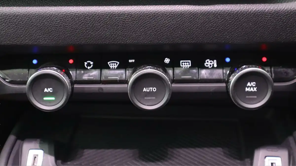 2021-citroen-c4-15bluehdi-sense-plus-130ps-eat8-big-11