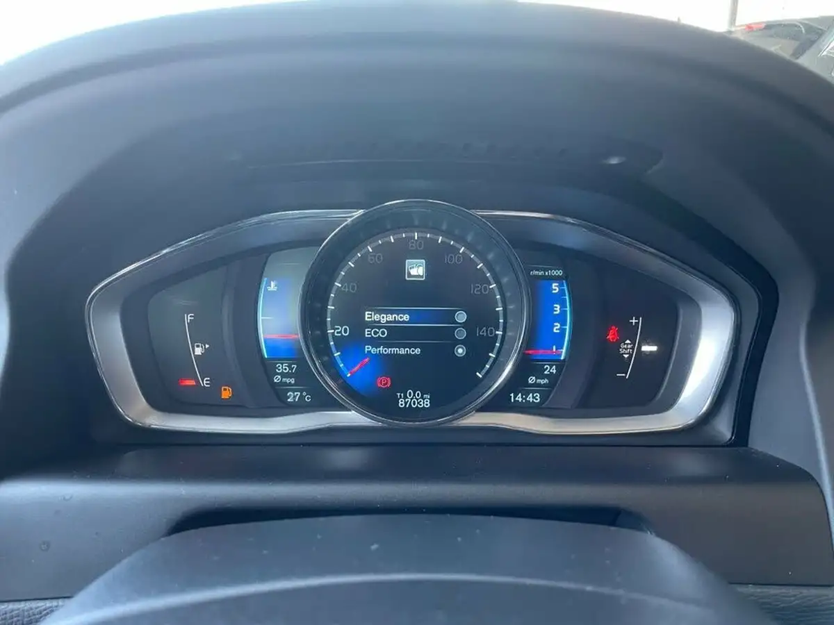2014-volvo-xc60-24td-d4-r-design-181bhp-nav-ss-big-44