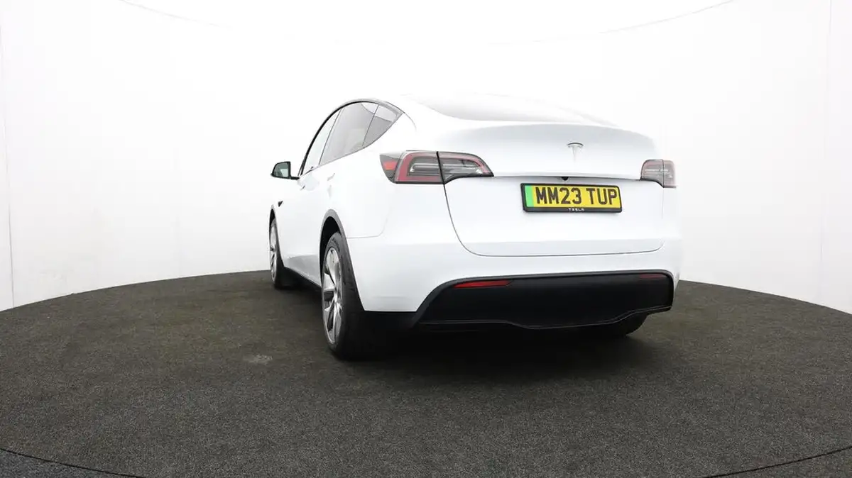 2023-tesla-model-y-e-rwd-big-33