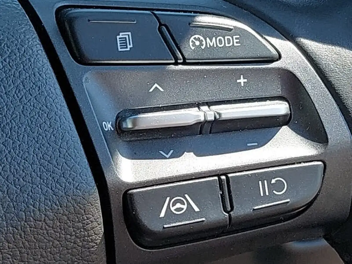 2021-hyundai-kona-10-t-gdi-premium-48-volt-mhev-big-18