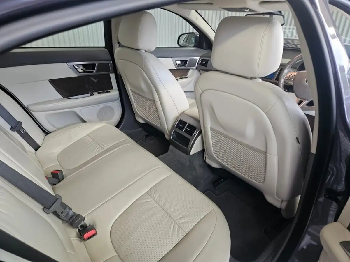 2009-jaguar-xf-27td-premium-luxury-big-10