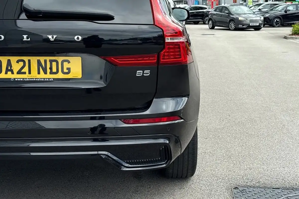 2021-volvo-xc60-20-b5-r-design-big-28