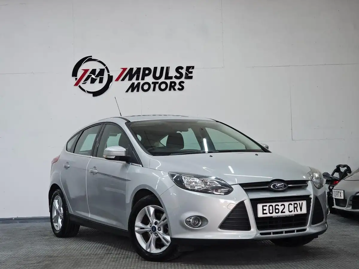 2012-ford-focus-10-zetec-100ps-hatchback-big-0