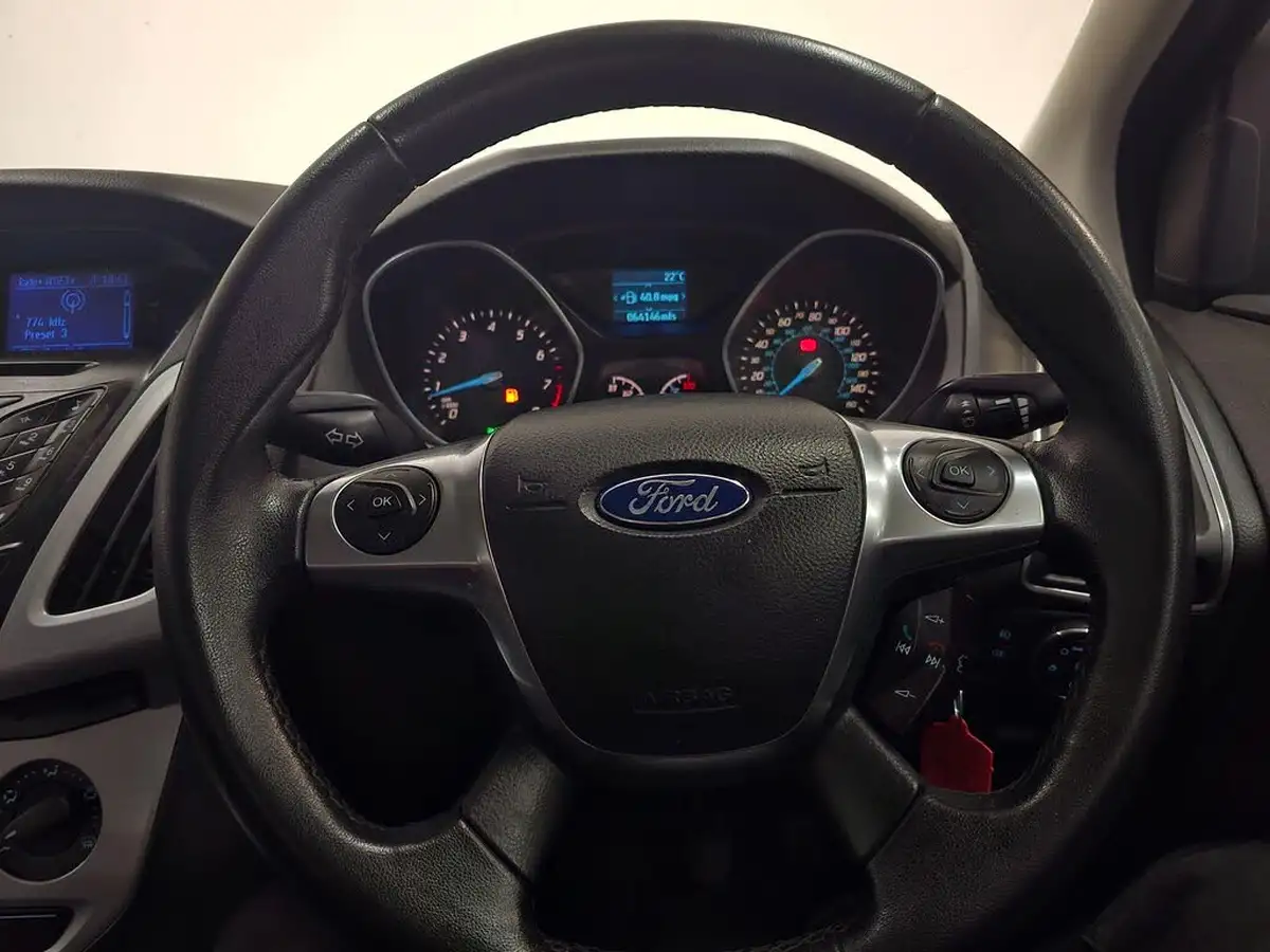 2012-ford-focus-10-zetec-100ps-hatchback-big-49