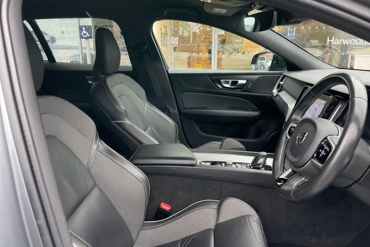 2021-volvo-v60-20-b3-r-design-160bhp-big-24