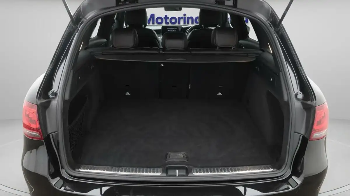 2020-mercedes-benz-glc-class-20d-glc220d-amg-line-station-wagon-5d-4matic-plus-big-17