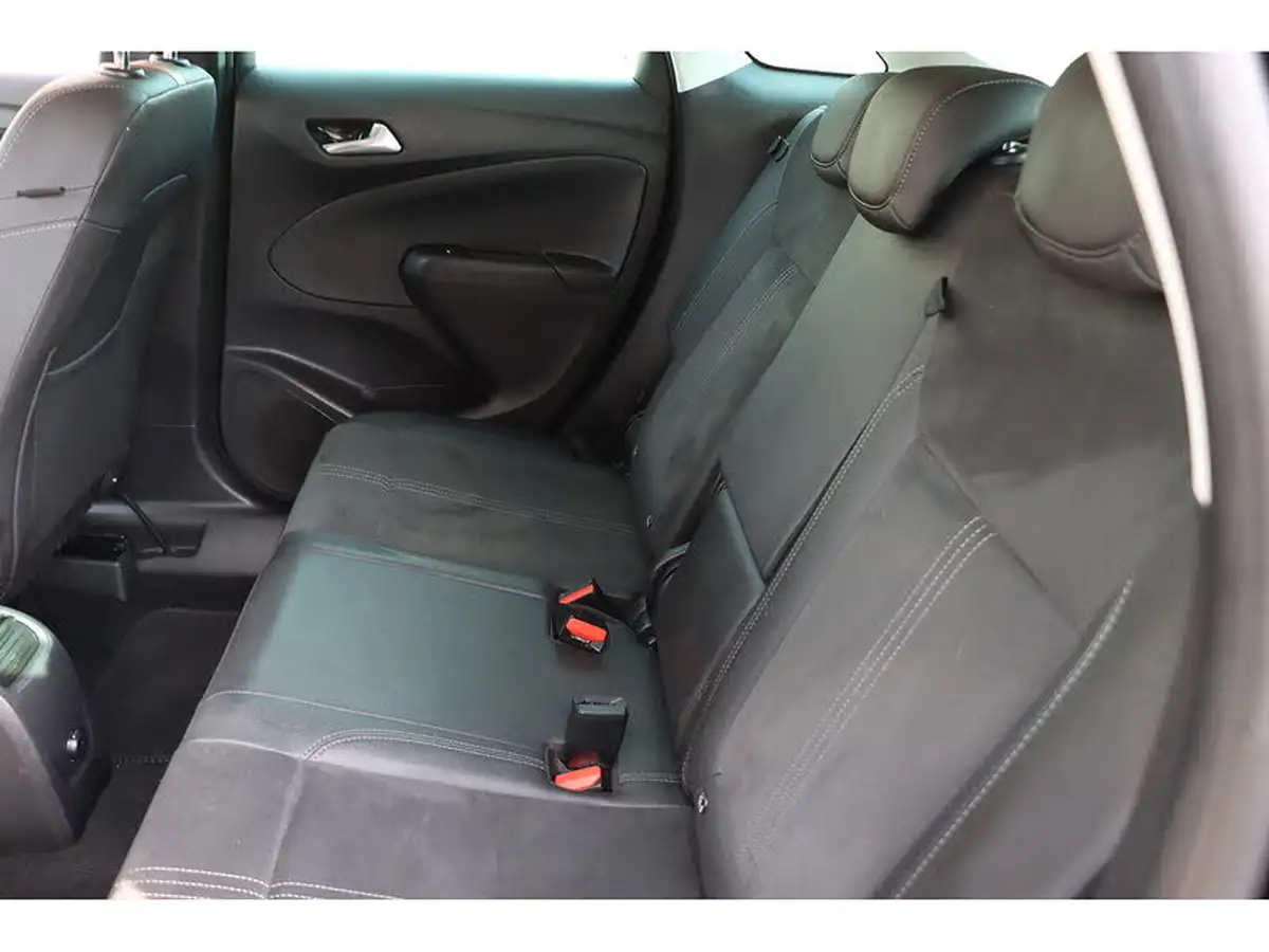 2021-vauxhall-crossland-big-35