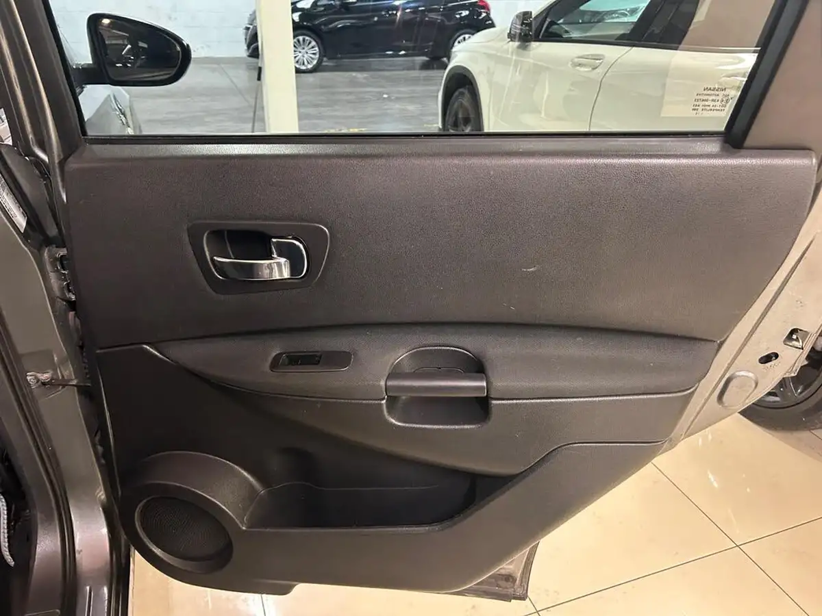 2011-nissan-qashqai2-15td-n-tec-big-20