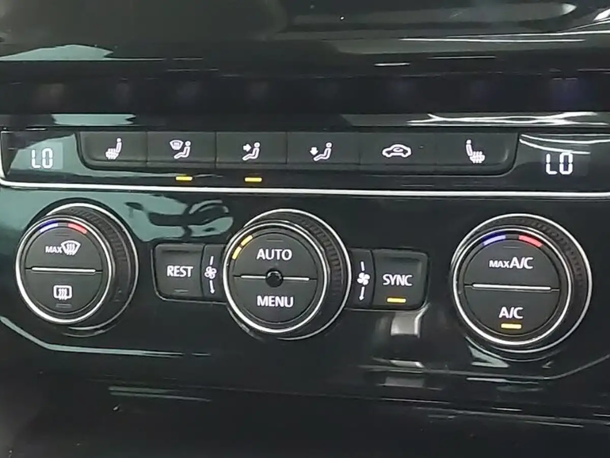 2017-volkswagen-passat-20tdi-gt-150ps-ss-estate-5d-dsg-big-15