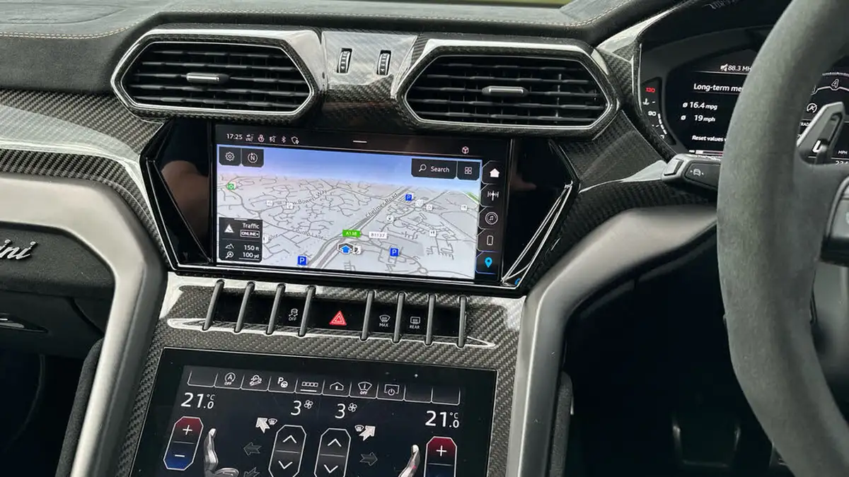 2023-lamborghini-urus-40-no-trim-big-15