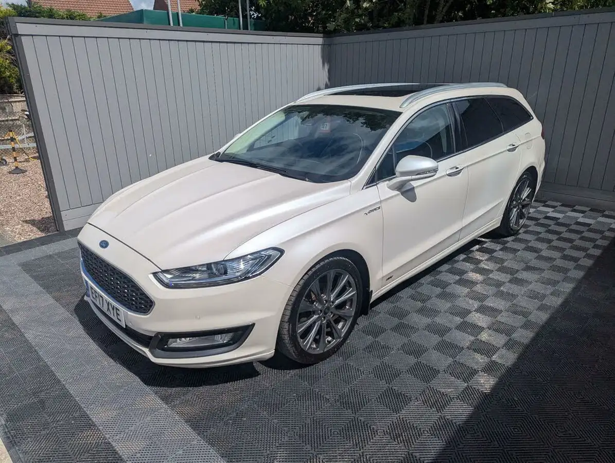 2017-ford-mondeo-20t-vignale-estate-5d-big-11