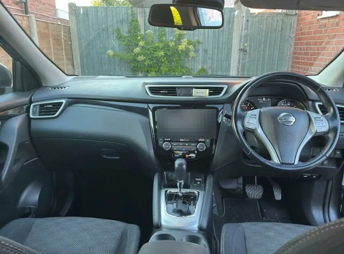 2016-nissan-qashqai-12-dig-t-n-connecta-xtronic-cvt-big-3