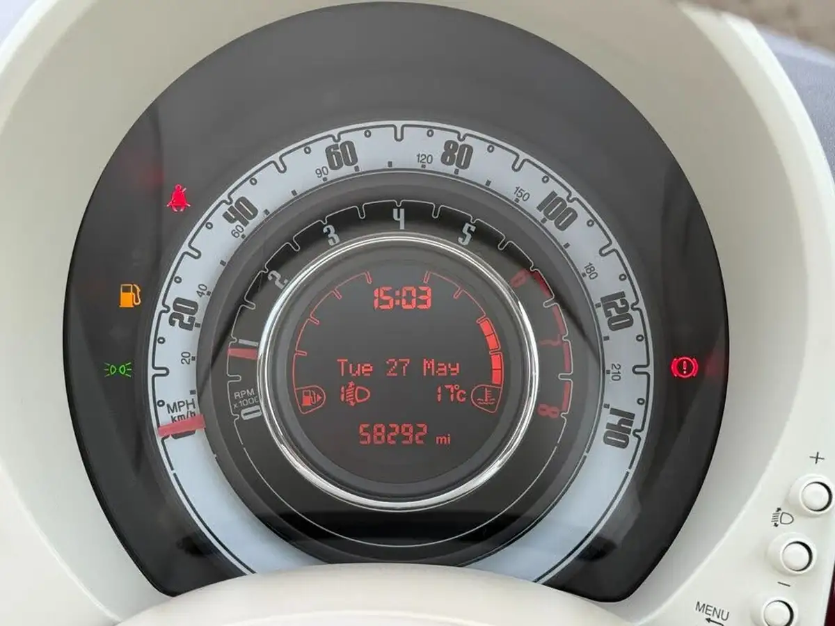 2015-fiat-500-12-lounge-ss-big-15