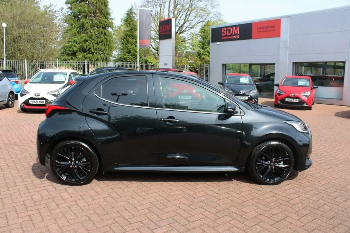 2023-toyota-yaris-15-vvt-i-excel-big-3