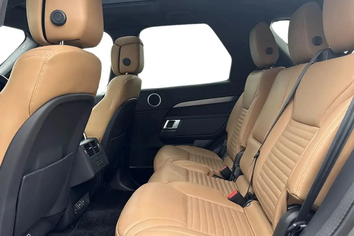 2023-land-rover-discovery-30-d300-dynamic-hse-big-3