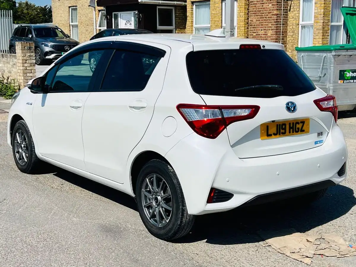 2019-toyota-yaris-big-1