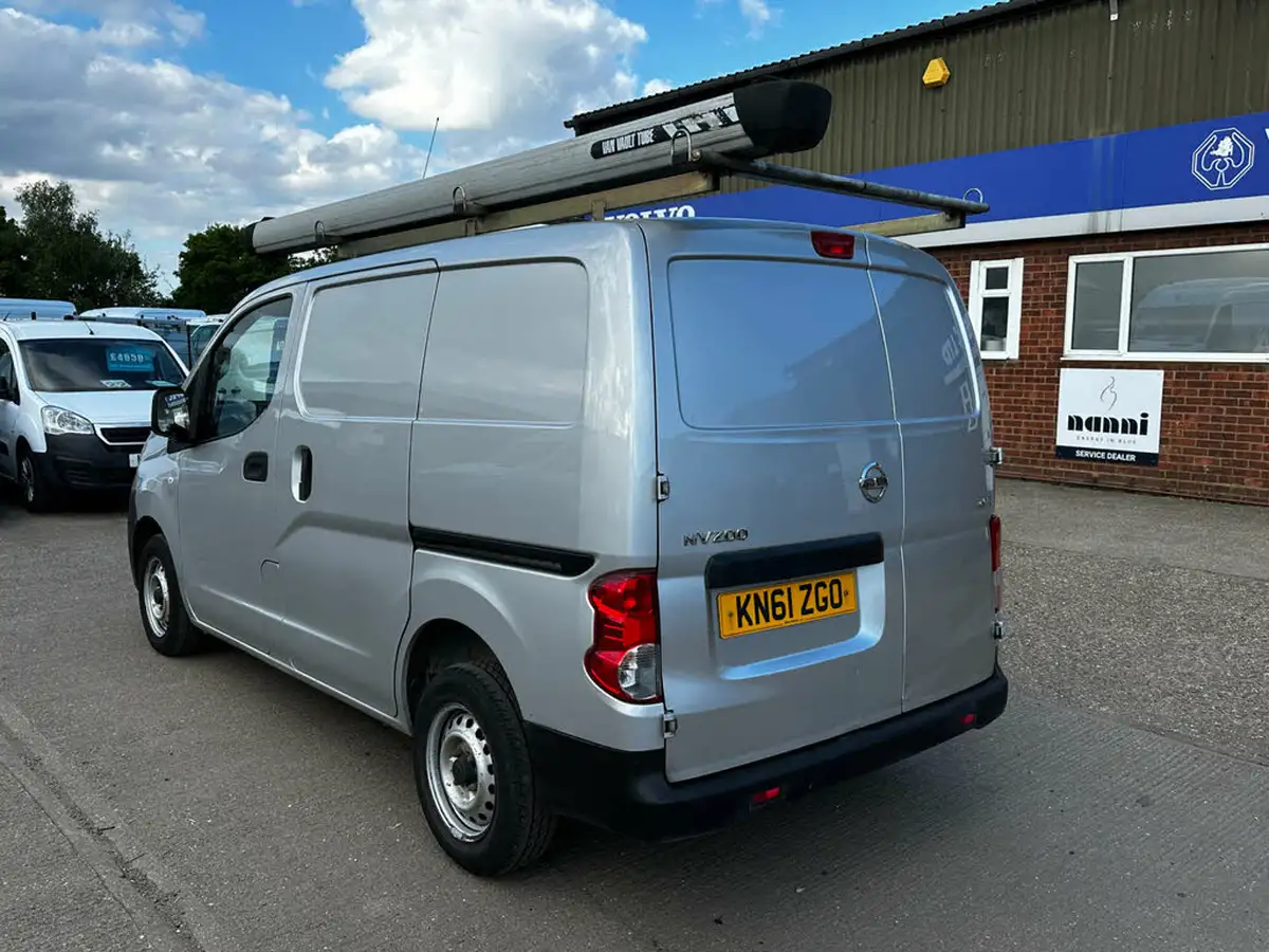 2011-nissan-nv200-15td-se-85bhp-panel-van-big-6