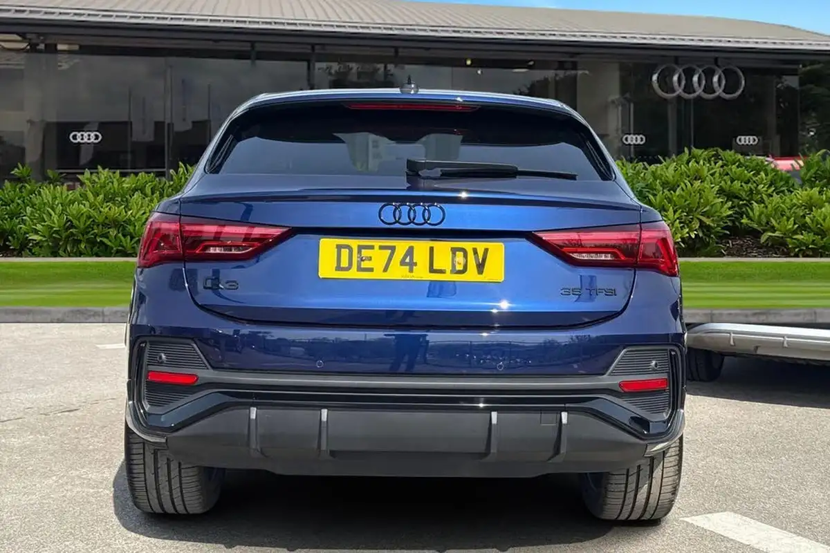 2024-audi-q3-15-35-tfsi-black-edition-sportback-s-tronic-big-3