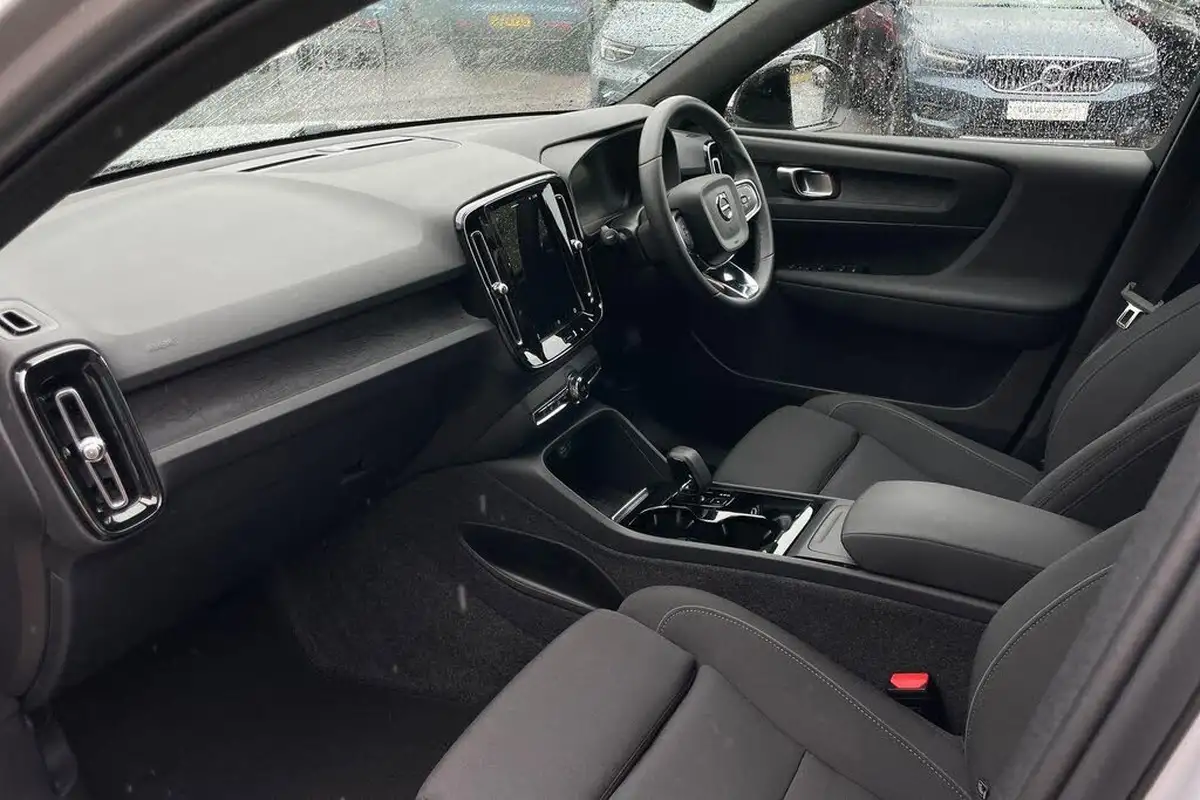 2023-volvo-xc40-e-twin-recharge-core-big-25