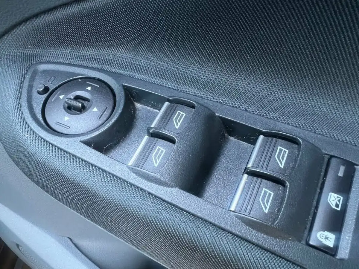 2015-ford-grand-c-max-big-27