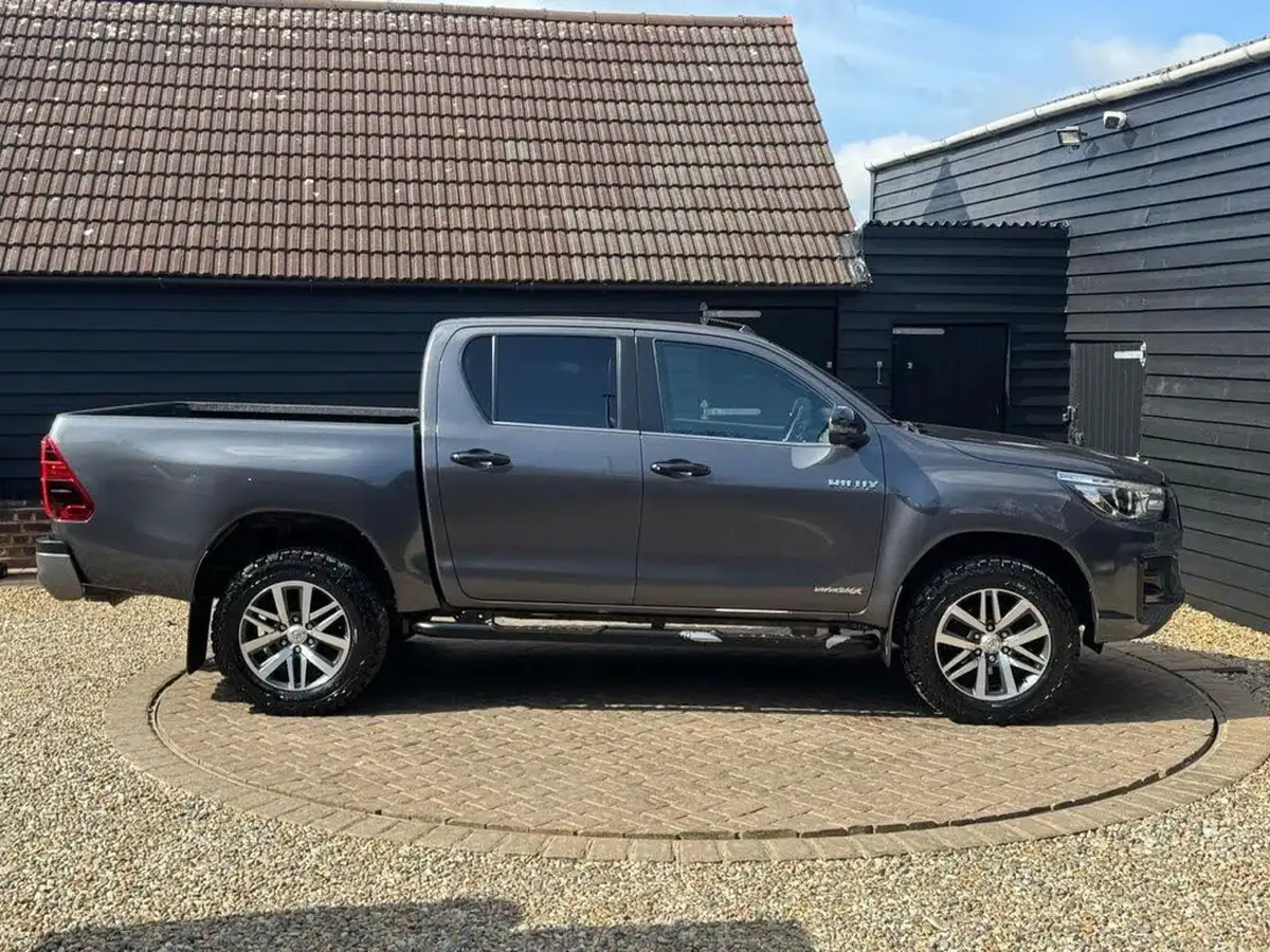 2020-toyota-hi-lux-24d-4d-invincible-x-35t-auto-big-4