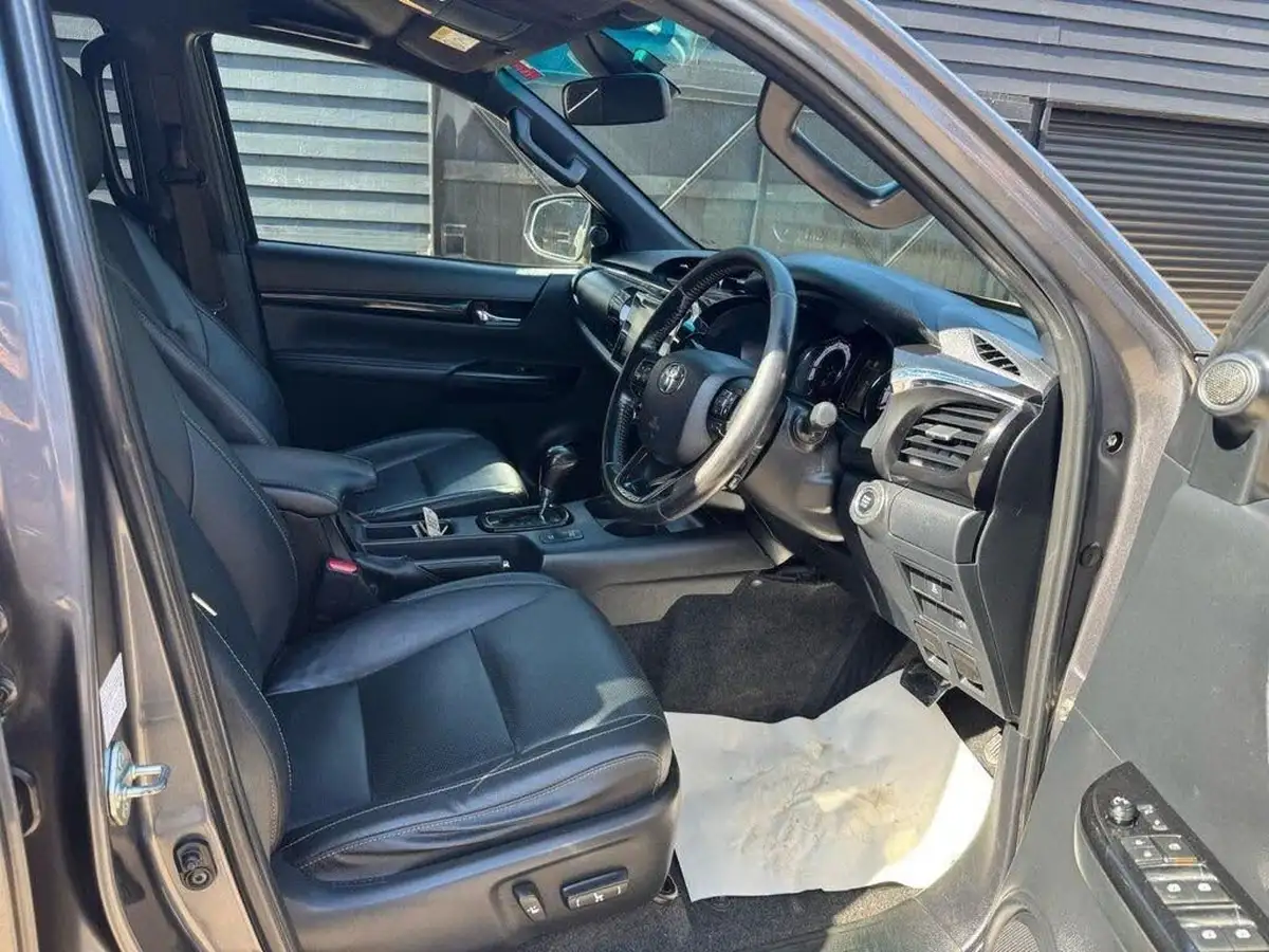 2020-toyota-hi-lux-24d-4d-invincible-x-35t-auto-big-8
