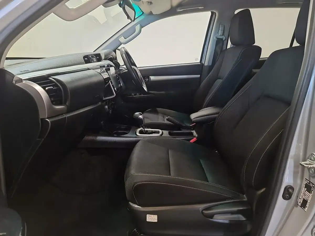 2022-toyota-hi-lux-24d-4d-icon-150hpeu6d-auto-big-24