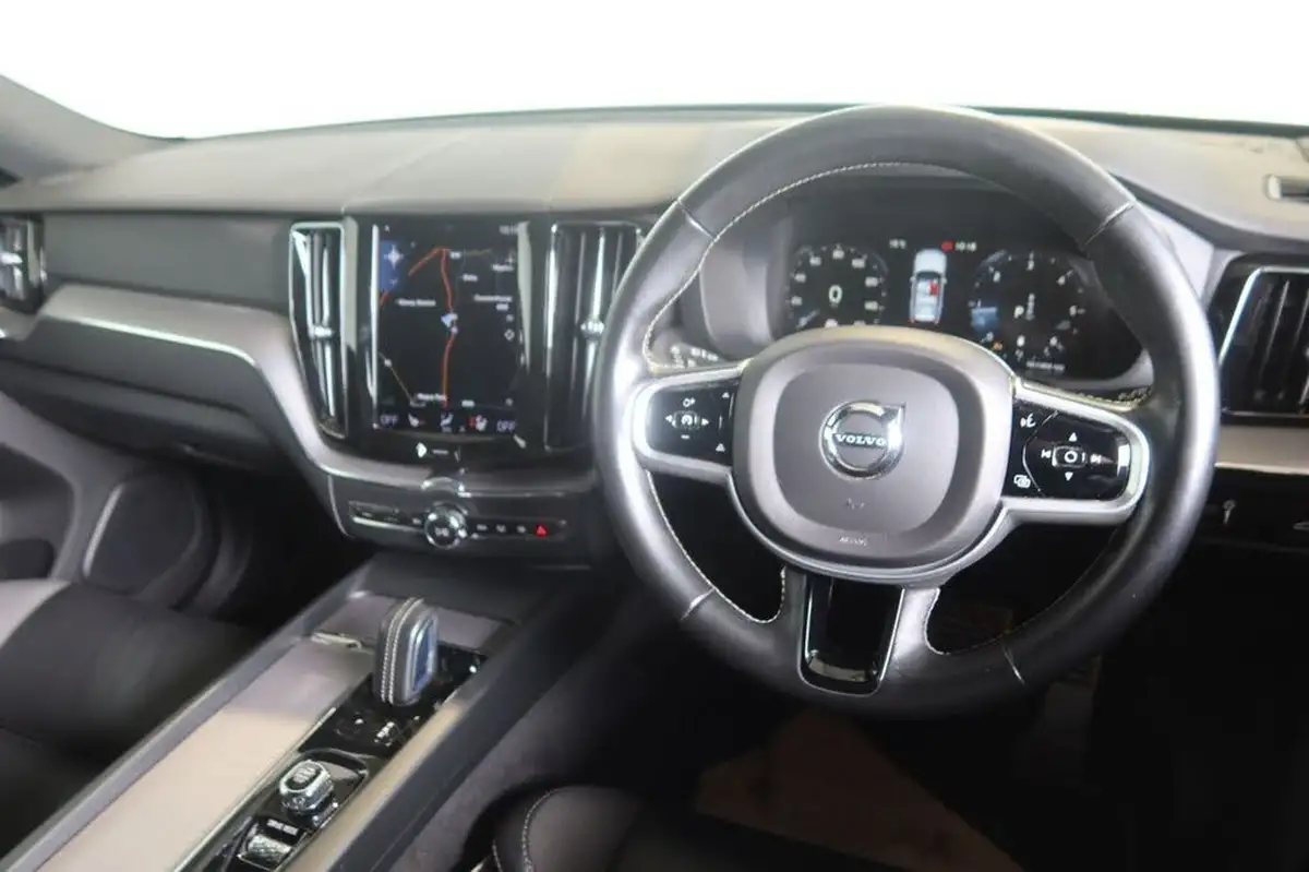 2021-volvo-xc60-20td-b4-r-design-big-4