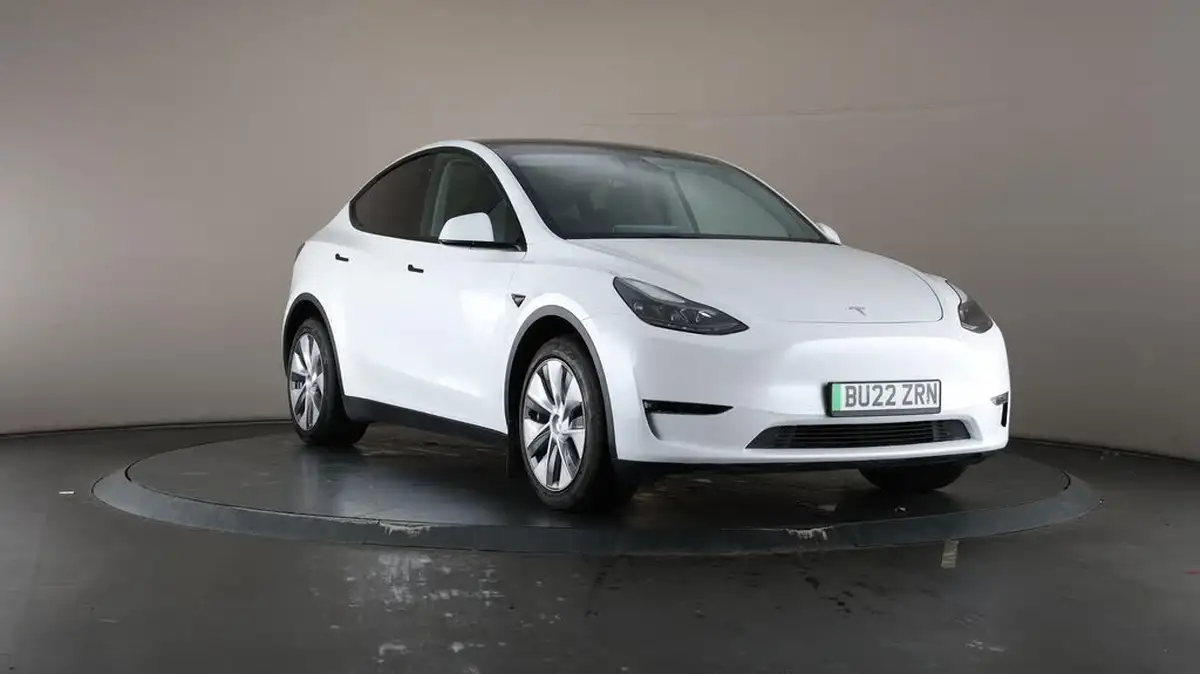 2022-tesla-model-y-e-long-range-big-53