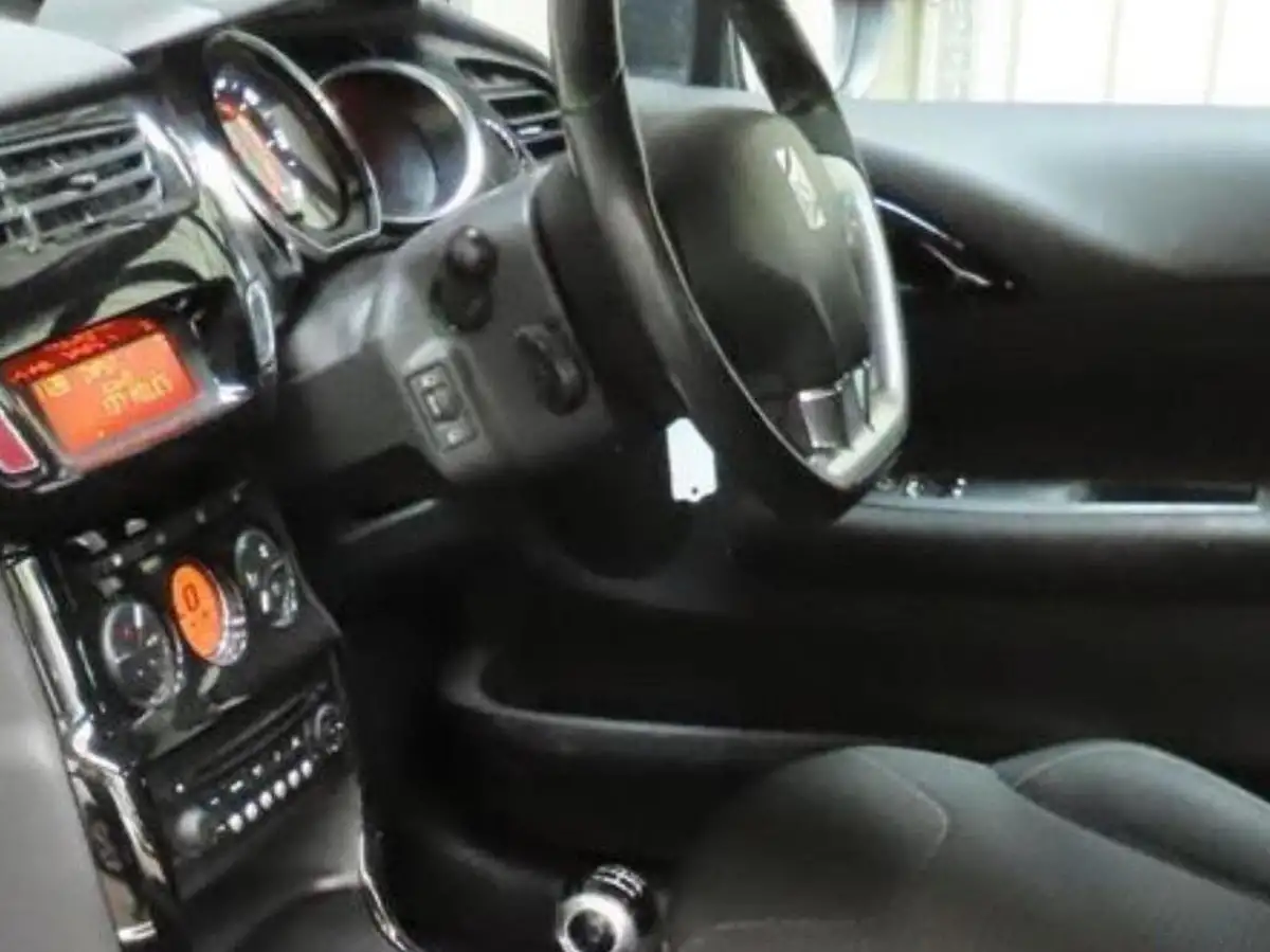 2011-citroen-ds3-16-dstyle-plus-big-2