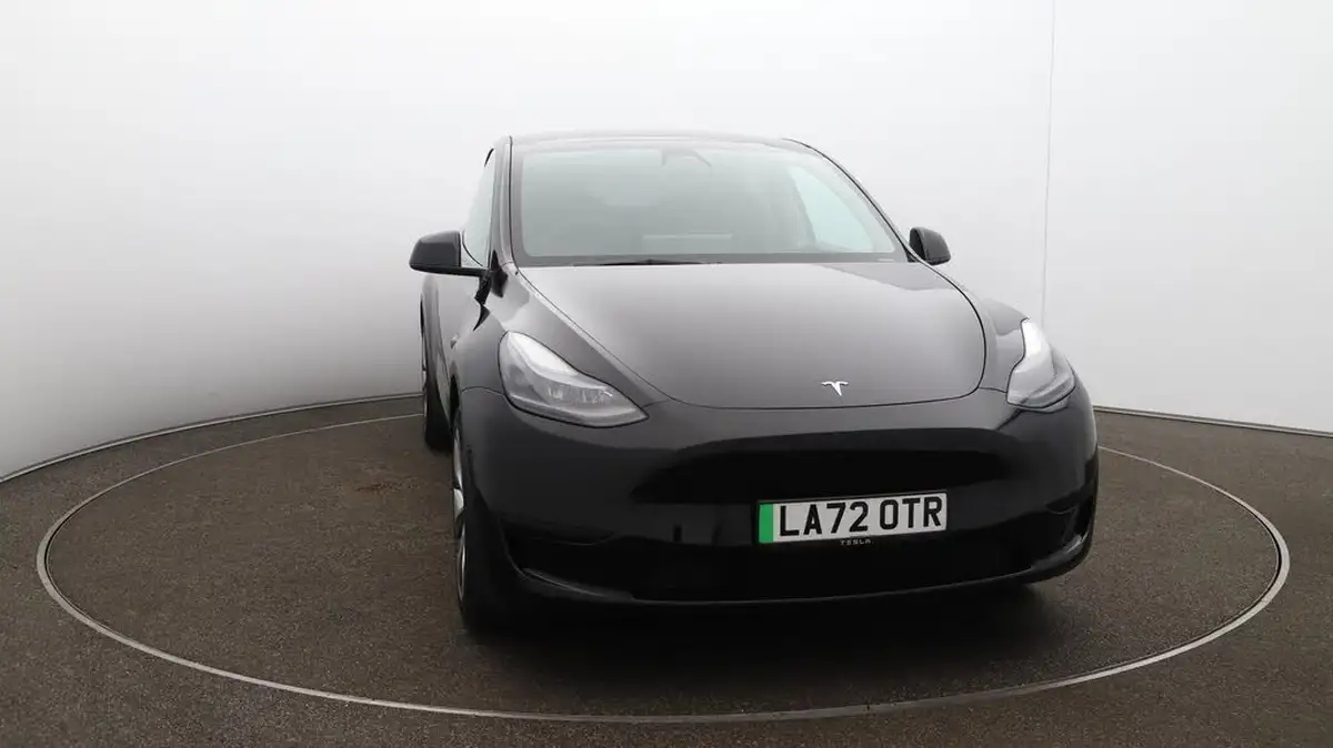 2022-tesla-model-y-e-rwd-big-40