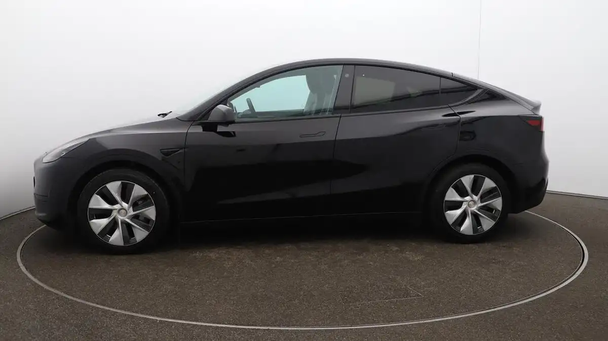 2022-tesla-model-y-e-rwd-big-64