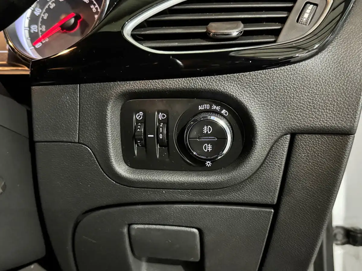 2016-vauxhall-astra-14i-16v-turbo-sri-150ps-hatchback-big-19