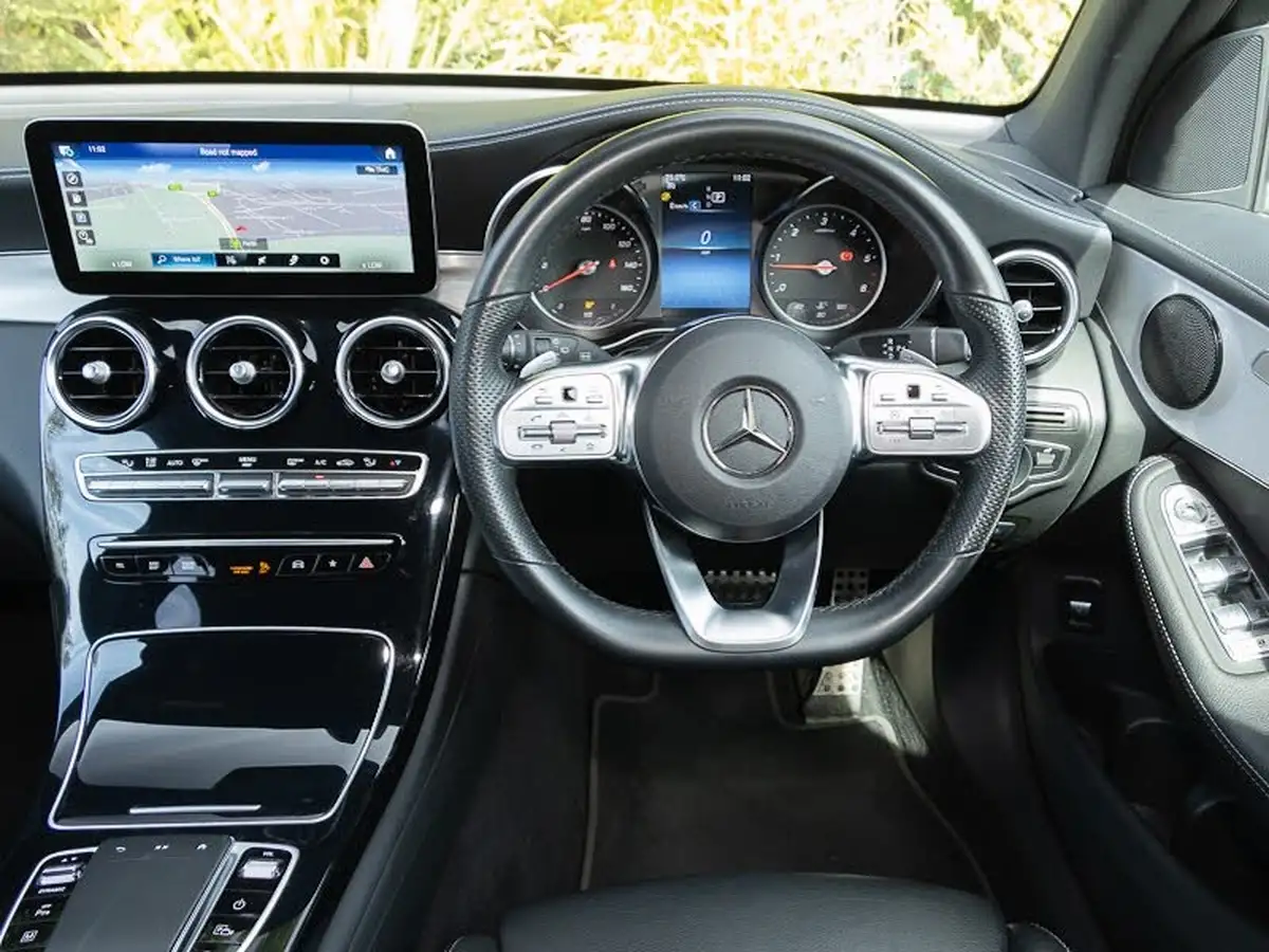 2022-mercedes-benz-glc-class-20d-glc220d-amg-line-195ps-station-wagon-5d-1950cc-4matic-plus-big-6