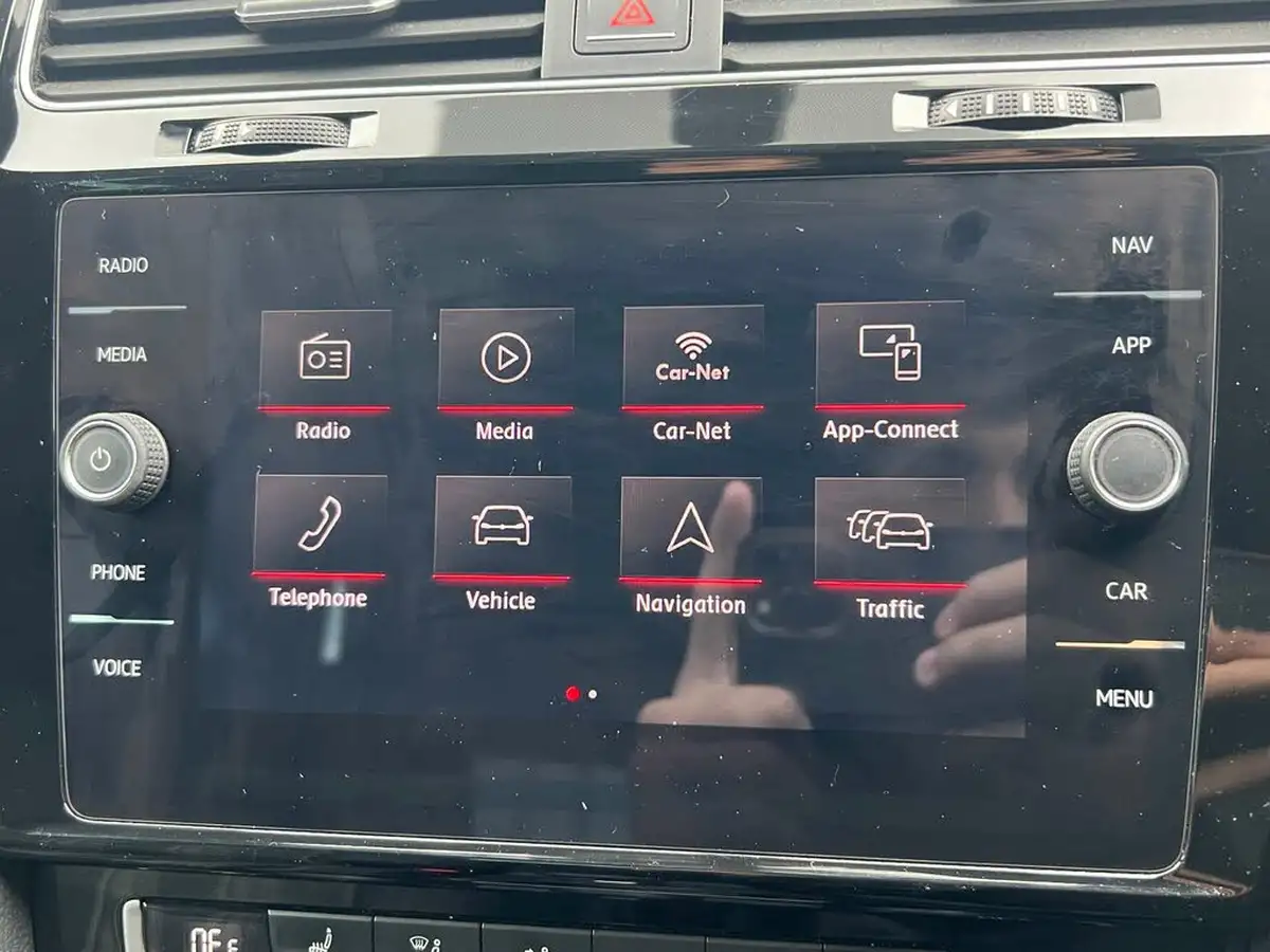 2018-volkswagen-golf-20tdi-gtd-hatchback-5d-big-42