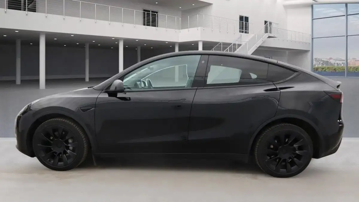 2022-tesla-model-y-e-long-range-big-3
