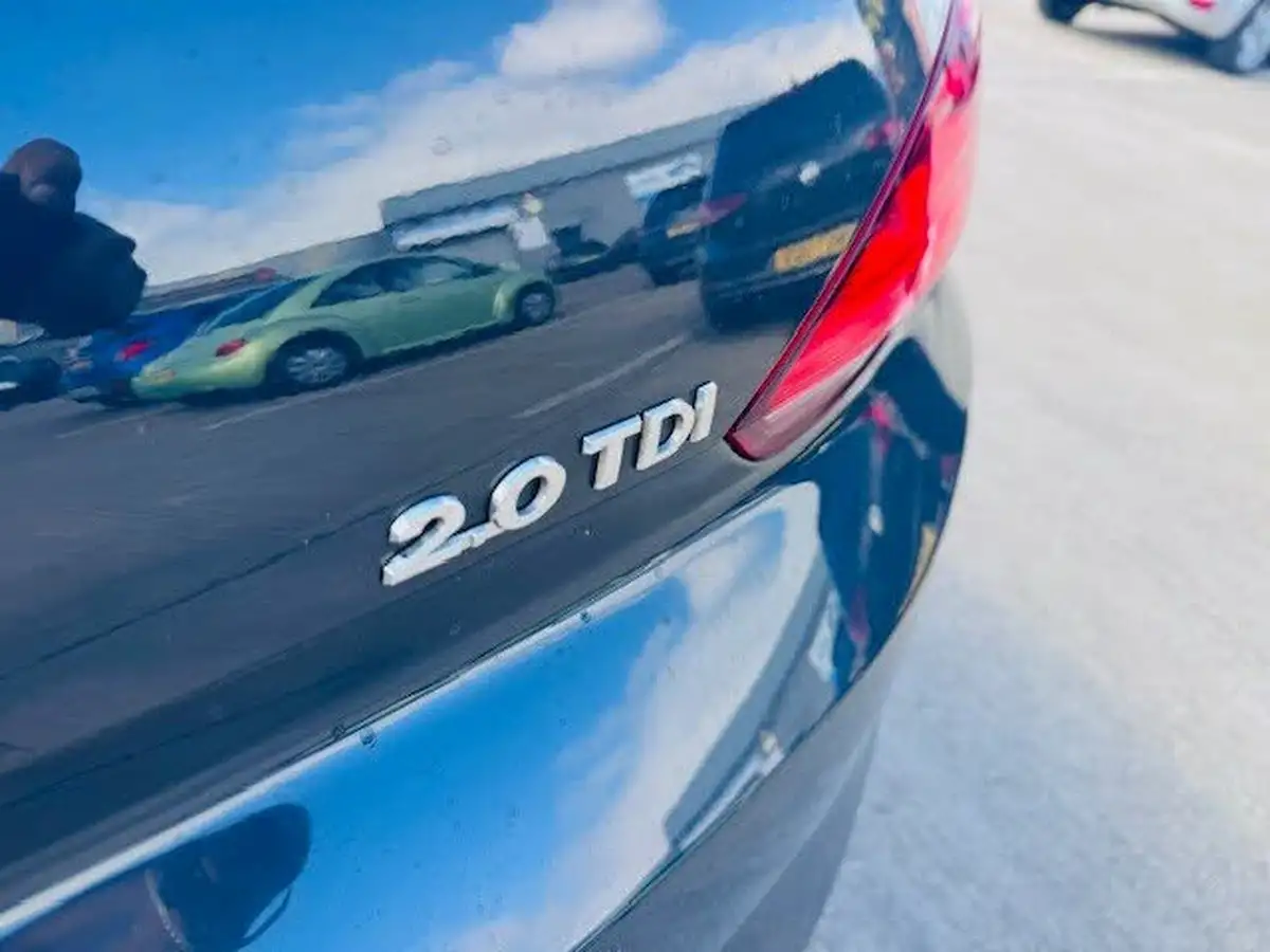 2017-volkswagen-scirocco-20tdi-gt-black-edition-150ps-bmt-big-16