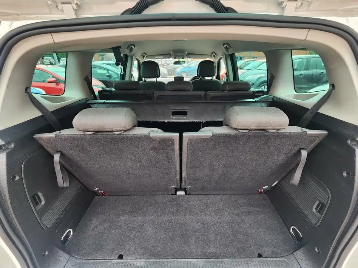 2016-vauxhall-zafira-tourer-20cdti-sri-auto-big-31