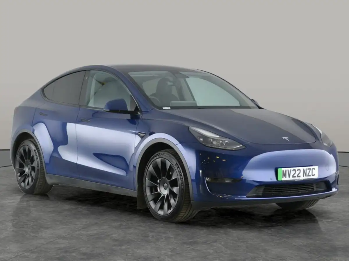 2022-tesla-model-y-e-long-range-big-16