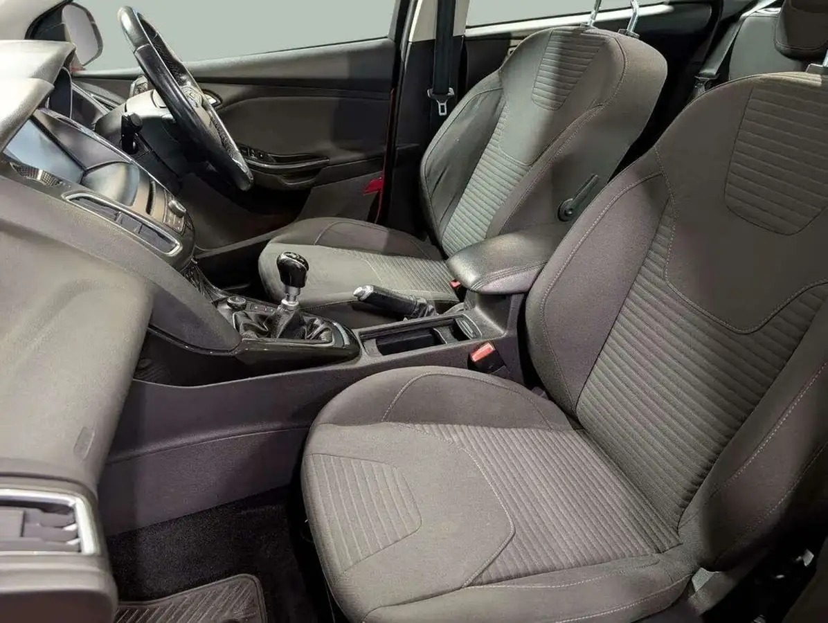 2015-ford-focus-10-titanium-t-125ps-hatchback-big-26