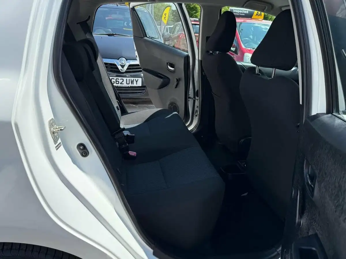2012-toyota-yaris-133-tr-vvt-i-5d-big-31