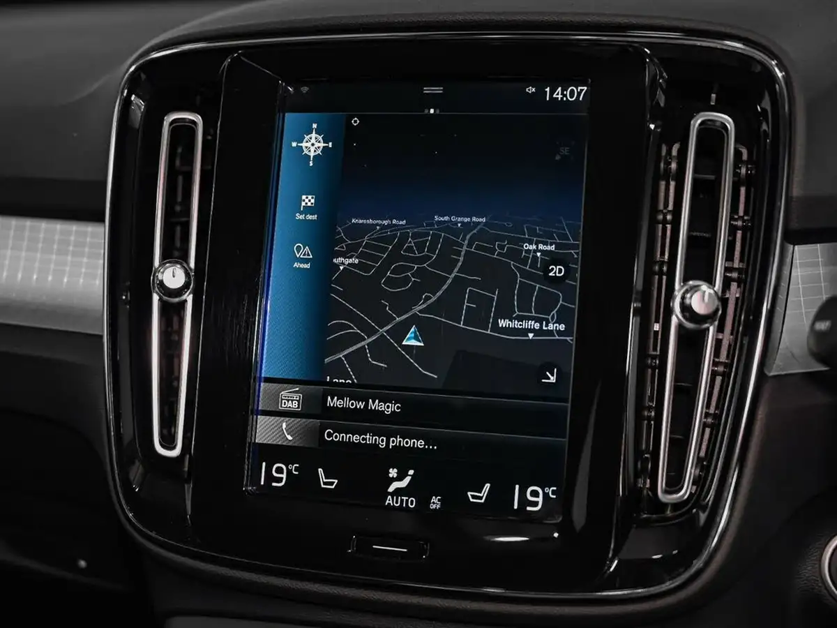 2019-volvo-xc40-20td-d3-momentum-pro-awd-geartronic-big-10