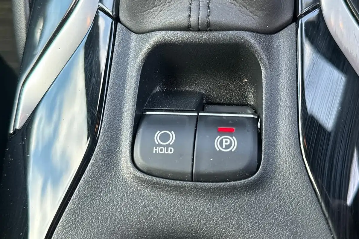 2020-toyota-corolla-20-vvt-i-excel-trk-hatchback-big-30