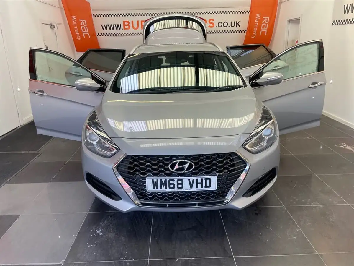 2019-hyundai-i40-16crdi-se-nav-115ps-tourer-5d-big-22