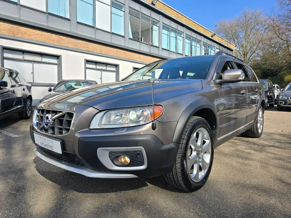 2011-volvo-xc70-30-t6-se-big-11