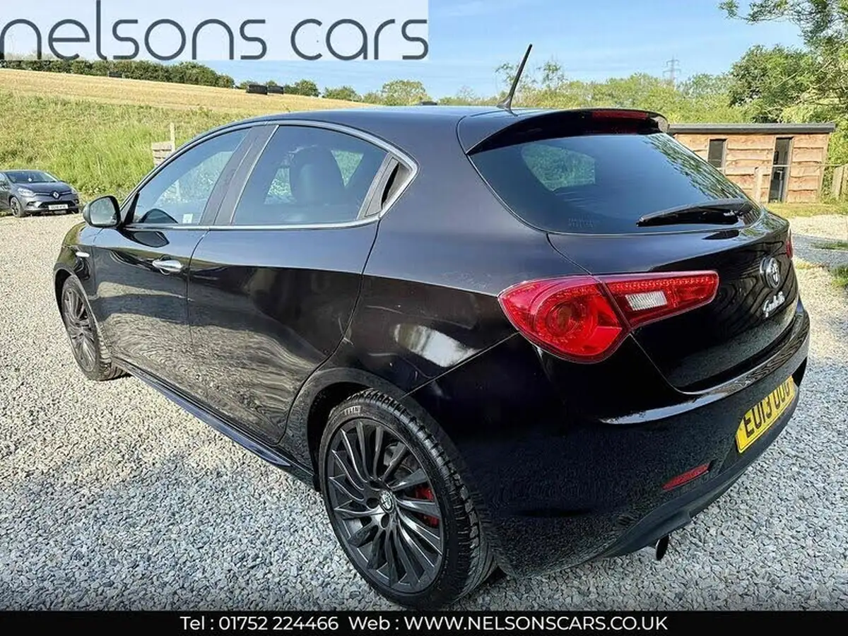 2013-alfa-romeo-giulietta-18-1750-tbi-cloverleaf-big-7