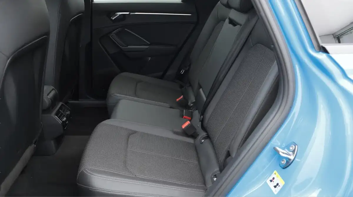 2021-audi-q3-15-35-tfsi-black-edition-codcomfort-sound-pack-station-wagon-big-16
