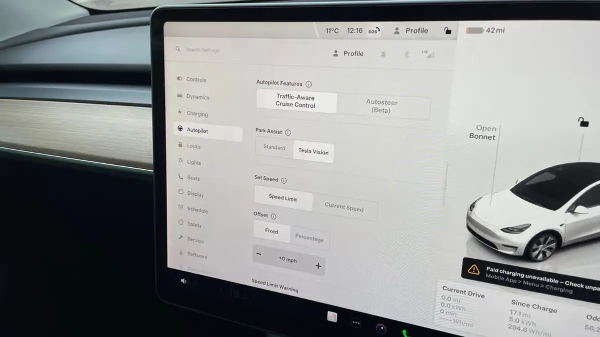 2022-tesla-model-y-e-long-range-big-29