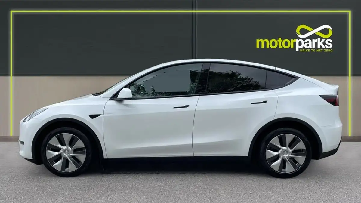 2022-tesla-model-y-e-long-range-big-5