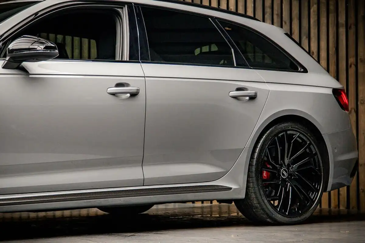 2023-audi-rs4-avant-29-tfsi-carbon-black-big-15